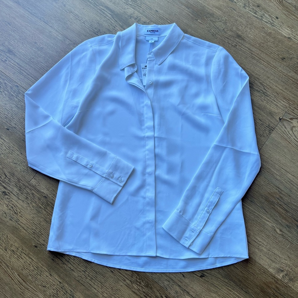 NWT Express portofino slim fit button down blouse. Size small